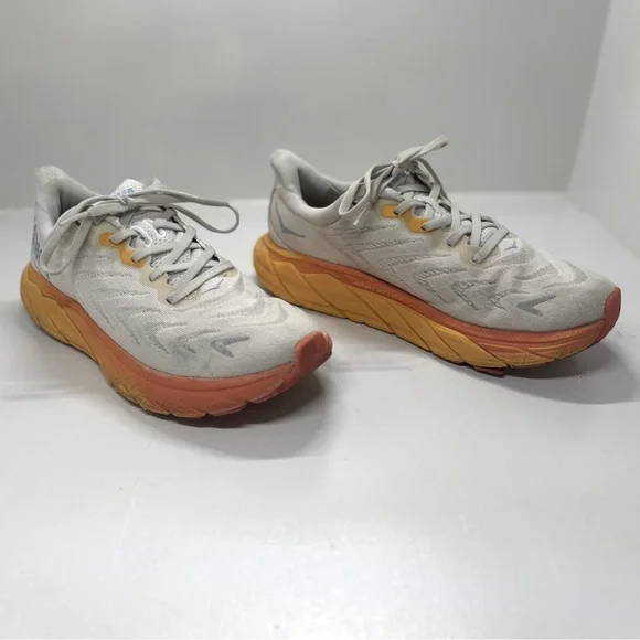Women’s Hoka Arahi 6 size 8 - Picture 2 of 11